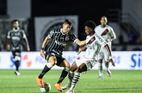 Mateus Vital em ação na partida contra o Vasco pelo Brasileirão