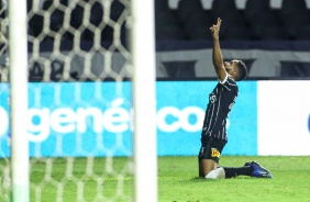 Everaldo entra no final do jogo e marca o gol da vitria