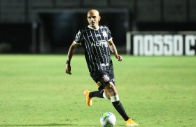 Fabio Santos em ao na partida contra o Vasco pelo Brasileiro