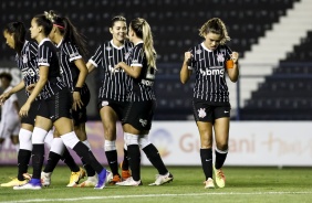 Jogadoras do Corinthians no jogo contra o Santos, pelo Paulistão Feminino