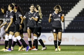 Jogadoras do Corinthians no jogo contra o Santos, pelo Paulisto Feminino