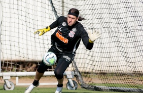 Arqueiro Cssio no treino desta sexta-feira no CT Joaquim Grava