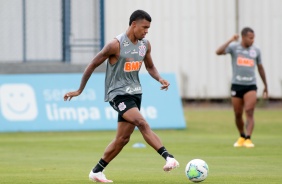 Atacante Léo Natel no treino desta manhã no CT Joaquim Grava