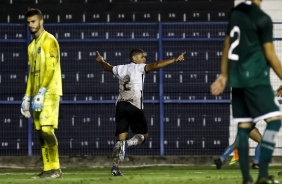 Daniel Marcos comemorando seu gol contra o Goiás, pelo Brasileiro Sub-20