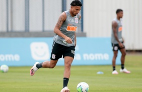 Éderson no treino desta manhã no CT Joaquim Grava