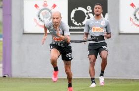 Fábio Santos e Léo Natel na manhã deste sábado, no CT Dr. Joaquim Grava