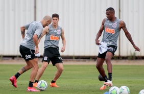 Fábio Santos, Mateus Vital e Marllon na manhã deste sábado, no CT Dr. Joaquim Grava