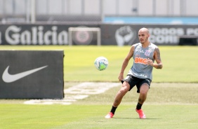 Fábio Santos no treino desta manhã no CT Joaquim Grava
