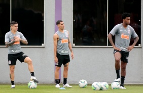 Fagner, Gabriel e Gil no treino desta manhã no CT Joaquim Grava