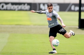 Fagner no treino desta manhã no CT Joaquim Grava