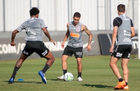 Gabriel e companheiros no treino desta sexta-feira no CT Joaquim Grava