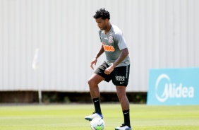 Gil no treino desta manh no CT Joaquim Grava