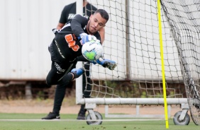 Goleiro Alan na manhã deste sábado, no CT Dr. Joaquim Grava