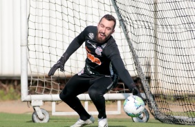 Goleiro Walter no treino desta sexta-feira no CT Joaquim Grava