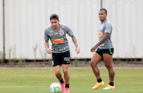 Gustavo e Otero no treino desta manh no CT Joaquim Grava