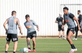 Gustavo Silva, derson e companheiros no treino desta sexta-feira no CT Joaquim Grava