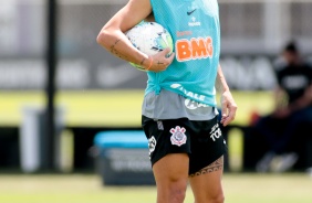 Lateral Fábio Santos no treino desta manhã no CT Joaquim Grava