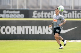 Lateral Fagner no treino desta manhã no CT Joaquim Grava