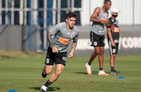 Lateral Fagner no treino desta sexta-feira no CT Joaquim Grava