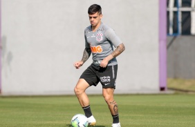 Lateral Fagner no treino desta sexta-feira no CT Joaquim Grava