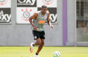 Marllon no treino desta manhã no CT Joaquim Grava