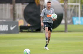 Meia-atacante Luan no treino desta manhã no CT Joaquim Grava