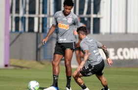 Zagueiro Gil no treino desta sexta-feira no CT Joaquim Grava