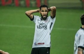 Everaldo no jogo contra o Amrica-MG, na Neo Qumica Arena, pela Copa do Brasil