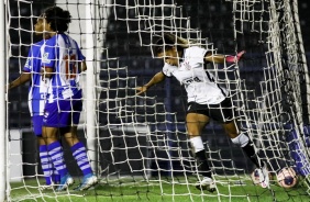 Gabi Nunes comemorando gol contra o Nacional, pelo Paulista Feminino