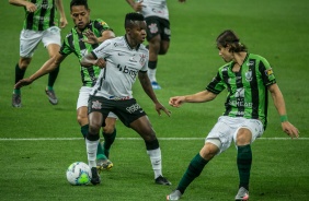 Juani Cazares no jogo contra o Amrica-MG, na Neo Qumica Arena, pela Copa do Brasil