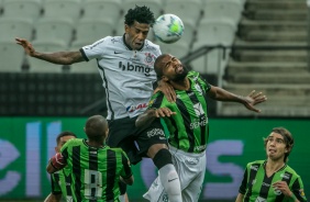 Zagueiro Gil no jogo contra o Amrica-MG, na Neo Qumica Arena, pela Copa do Brasil