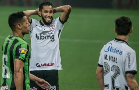 Everaldo no jogo contra o América-MG, na Neo Química Arena, pela Copa do Brasil