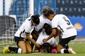 Jogadoras do feminino na goleada por 11 a 0 sobre o Nacional, pelo Paulista Feminino