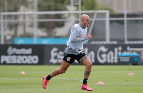 Lateral Fbio Santos na atividade da manh desta segunda-feira no CT Dr. Joaquim Grava