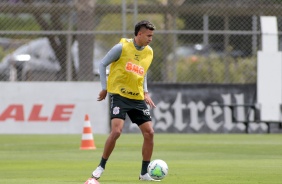 Victor Cantillo na atividade da manh desta segunda-feira no CT Dr. Joaquim Grava