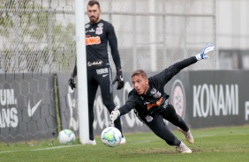 Treino de goleiros na atividade da manh desta segunda-feira no CT Dr. Joaquim Grava