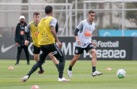 Jogadores na atividade da manh desta segunda-feira no CT