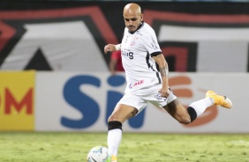 Fábio Santos cobrou o pênalti que deu o empate ao Corinthians no jogo diante o Atlético-GO