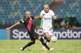 Fábio Santos no duelo contra o Atlético-GO, pelo Campeonato Brasileiro