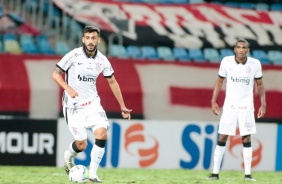 Camacho e Marllon no jogo contra o Atlético-GO, pelo Brasileirão