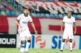 Camacho e Marllon no jogo contra o Atltico-GO, pelo Brasileiro