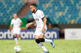 Everaldo no jogo contra o Atlético-GO, pelo Brasileirão