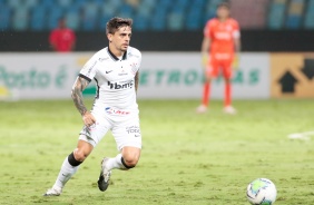 Fagner no jogo contra o Atlético-GO, pelo Brasileirão