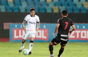Fagner no jogo contra o Atlético-GO, pelo Brasileirão