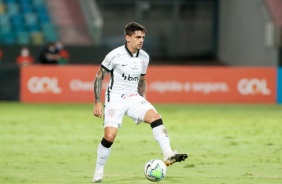 Fagner no jogo contra o Atlético-GO, pelo Brasileirão