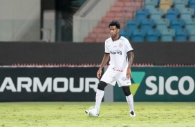 Gil no jogo contra o Atlético-GO, pelo Brasileirão