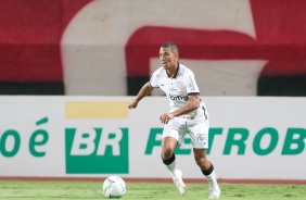 Matheus Davó no jogo contra o Atlético-GO, pelo Brasileirão