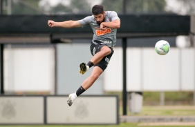 Bruno Mndez no treinamento desta segunda-feira no CT Joaquim Grava