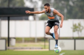 Everaldo no treinamento desta segunda-feira no CT Joaquim Grava