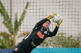 Goleiro Cssio no treinamento desta segunda-feira no CT Joaquim Grava